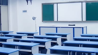 Bihar News Students played Bhojpuri songs in smart class four expelled