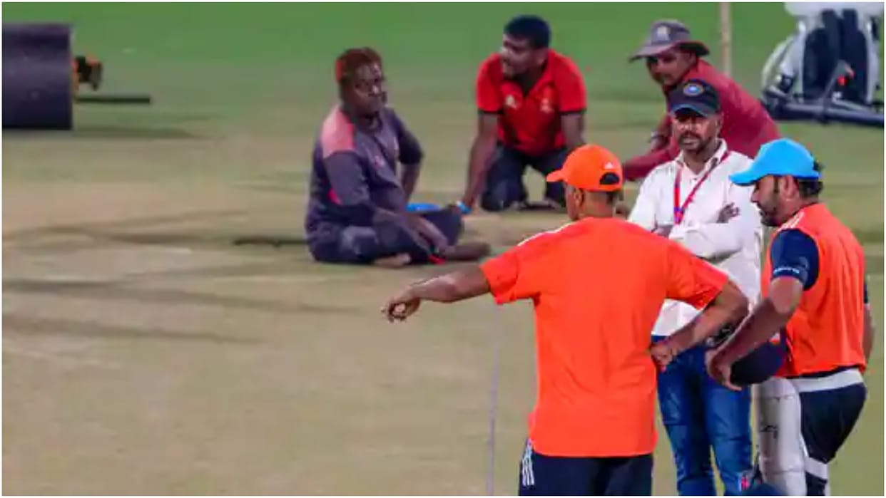 Indian Coach Rahul Dravid Goes for pitch inspection after reaching Ahmedabad before IND vs PAK WC 2023 Match