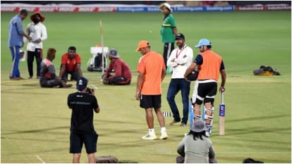 Indian Coach Rahul Dravid Goes for pitch inspection after reaching Ahmedabad before IND vs PAK WC 2023 Match