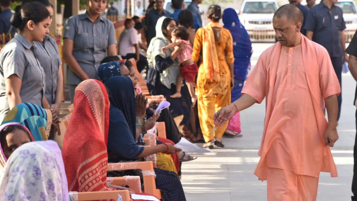 CM Yogi gave instructions to officers during public darshan in Gorakhnath temple