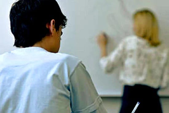 Student stopped going to school, love chatting with teacher was going on for a year, father getting threats on