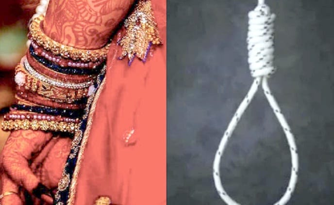 Lovers infidelity, shocked girl hangs herself, death, baby shower and Variksha were to be held in Navratri