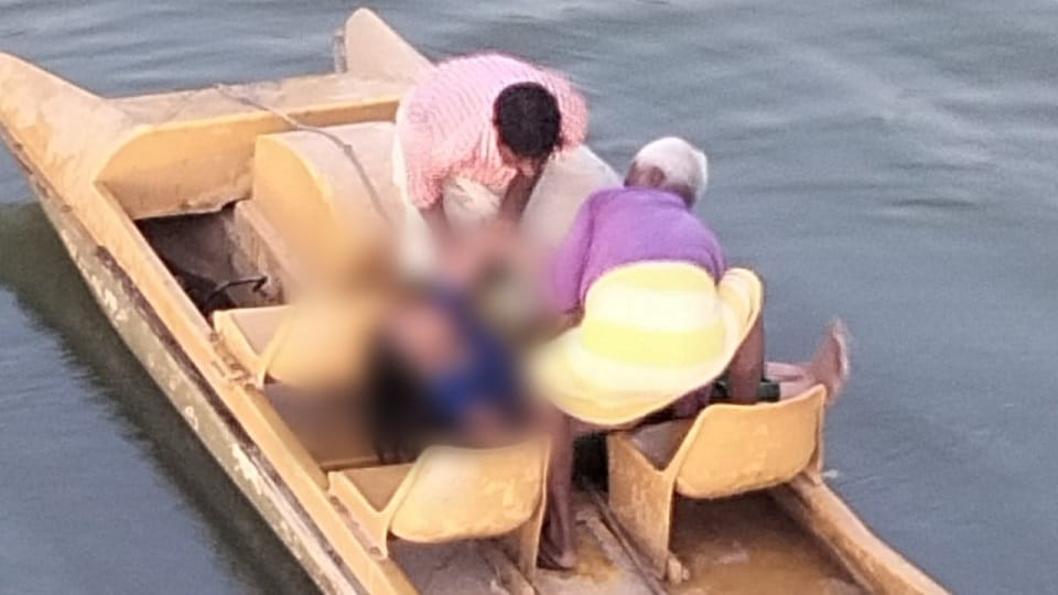 Woman found alive in such condition in river Ganga unconscious but not drowned