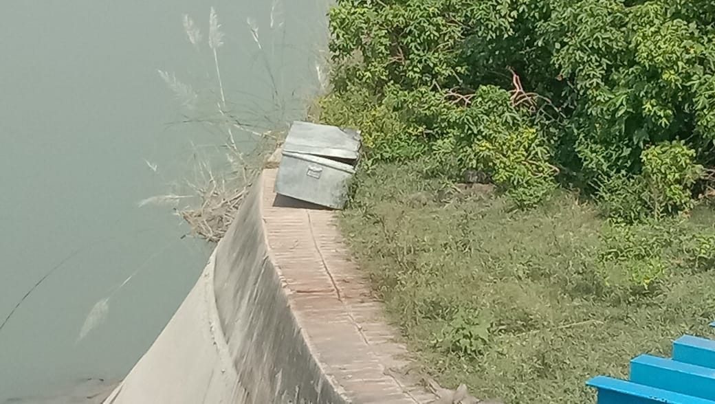 Lucknow News: Panic after a woman's body was found inside a box in Indira Canal in Lucknow