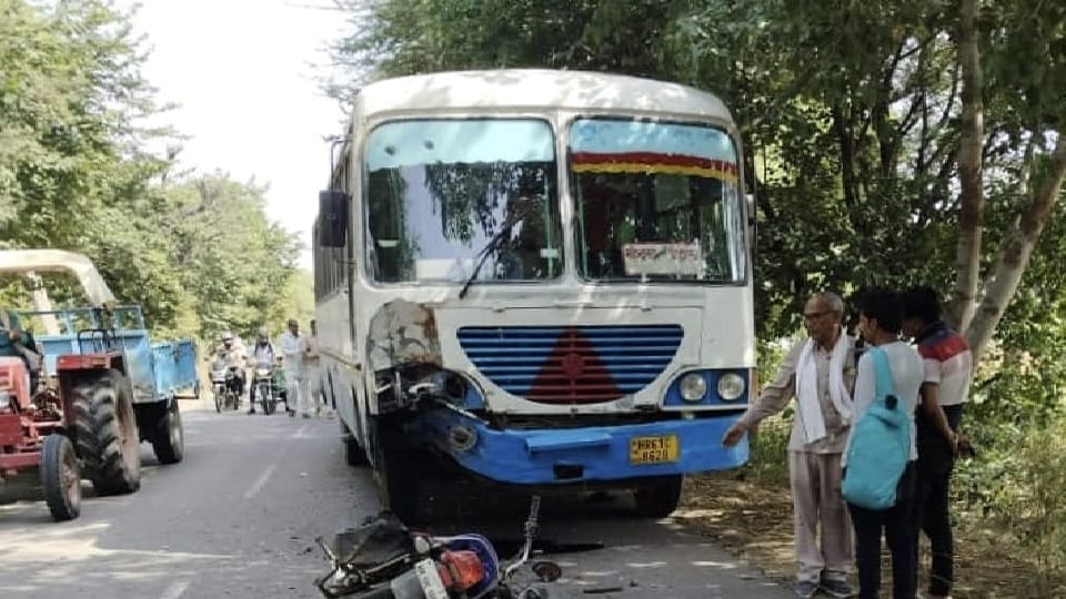 Horrific road accident in Mahendragarh: Roadways bus and bike collide head on, father and son die
