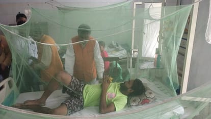 Minister Dr Arun Kumar inspected the dengue ward of the district hospital in Bareilly