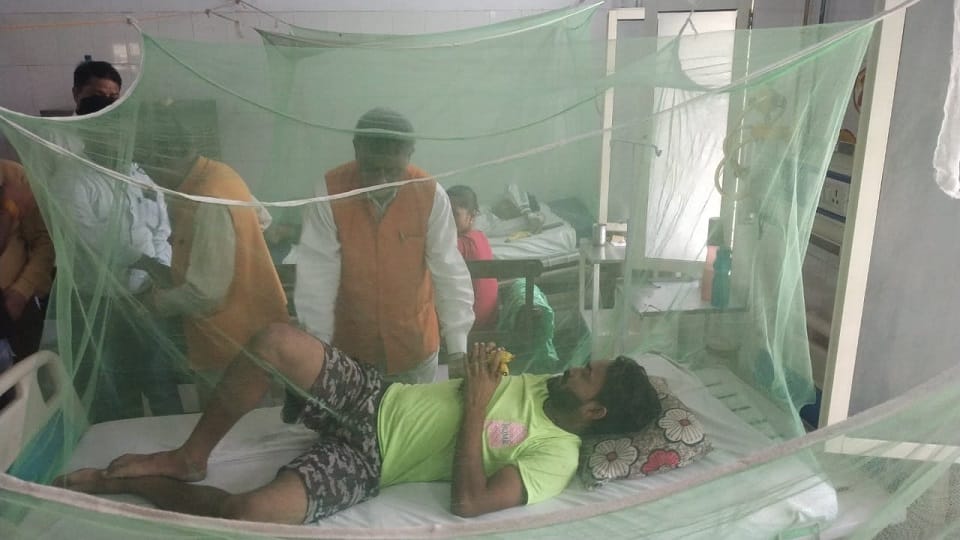 Minister Dr Arun Kumar inspected the dengue ward of the district hospital in Bareilly