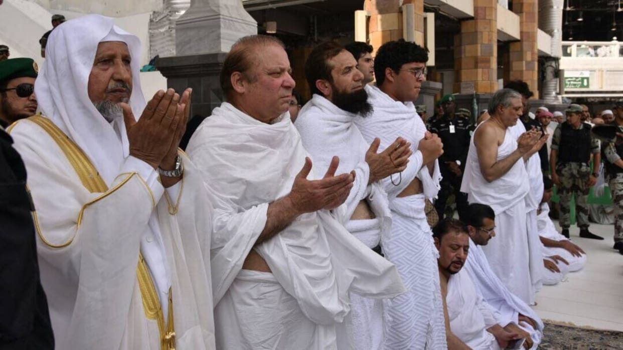 Ex-Pak PM Nawaz Sharif performs Umrah in Saudi Arabia; expected to hold important meetings with top leaders