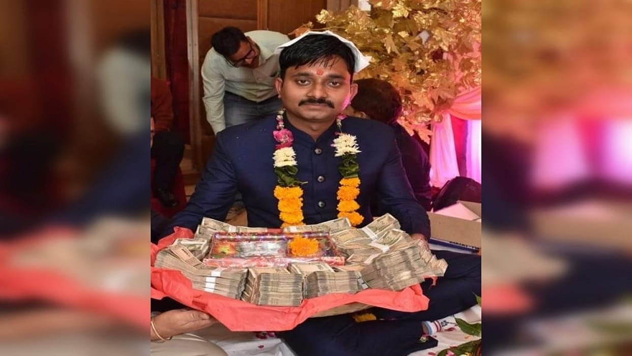 Photo of Police inspector who shot pregnant wife in Jhansi holding a Plate full of money goes viral
