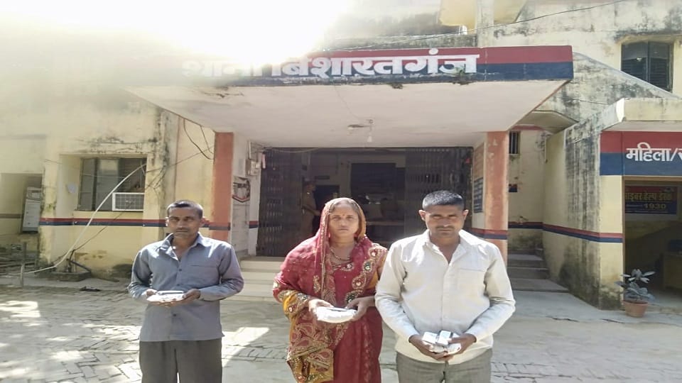 Three smugglers including husband wife arrested with opium worth Rs 40 lakh in Bareilly