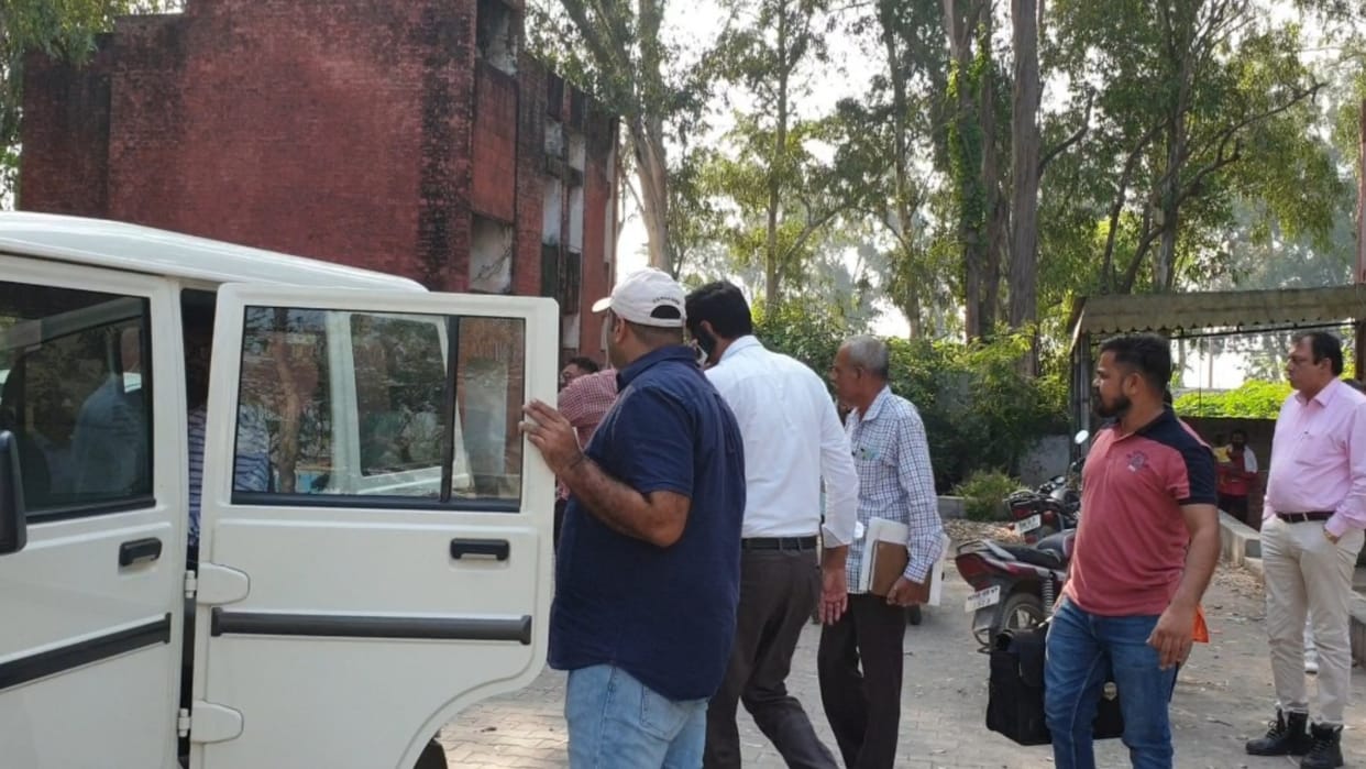 Kurukshetra: Patwari caught taking bribe of Rs 9000 in Shahabad tehsil