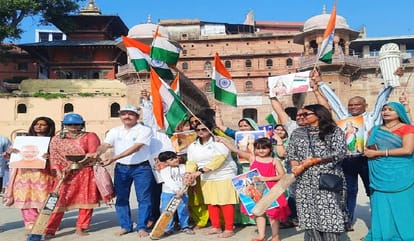IND Vs PAK: विश्वकप में भारत की जीत के लिए वाराणसी में शंखनाद, मां गंगा और बाबा विश्वनाथ से मांगा आशीर्वाद IND Vs PAK Conch sound in Varanasi for India victory in World Cup against Pakistan