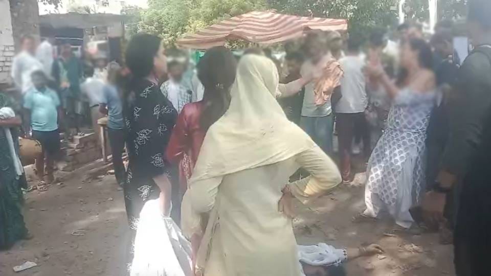 One seriously injured when two groups of eunuchs fought in Agra