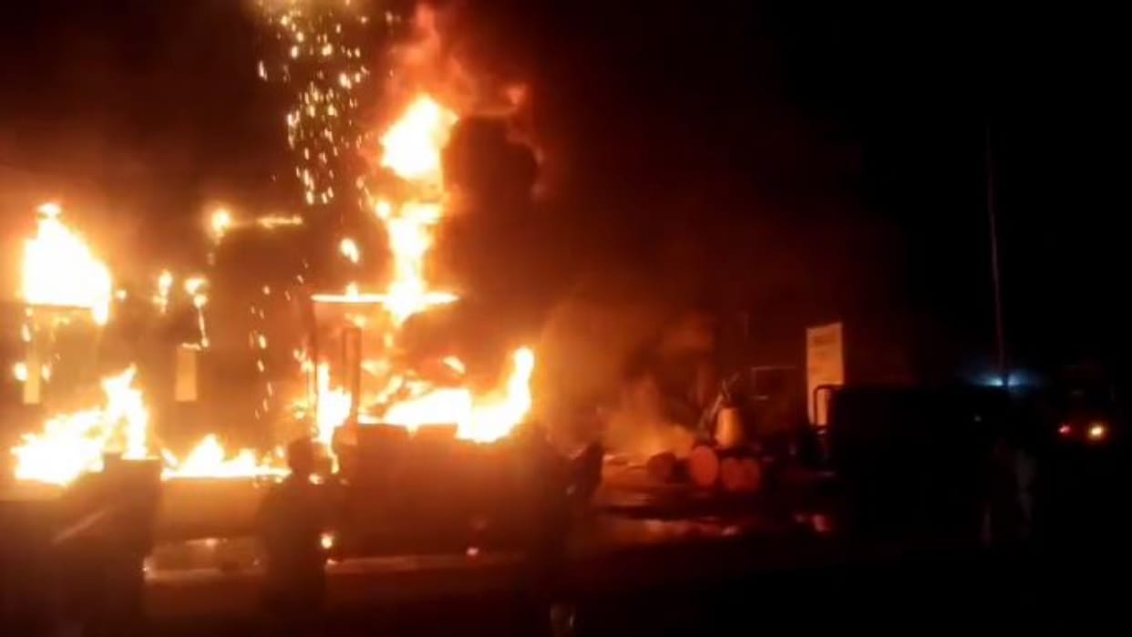 MP News Fire in factory not extinguished for 18 hours in Ashoknagar