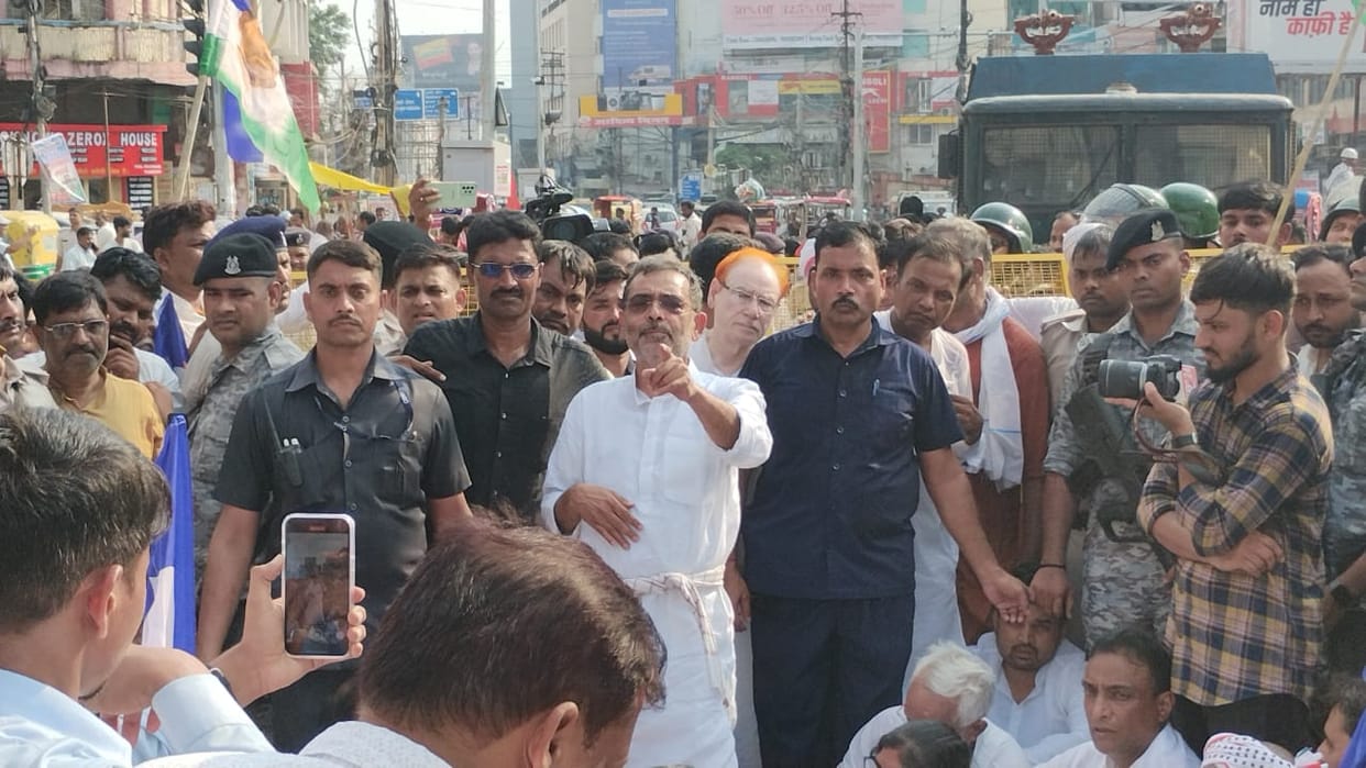Bihar Police stopped Upendra Kushwaha's Raj Bhavan march, street movement against caste census, nitish kumar
