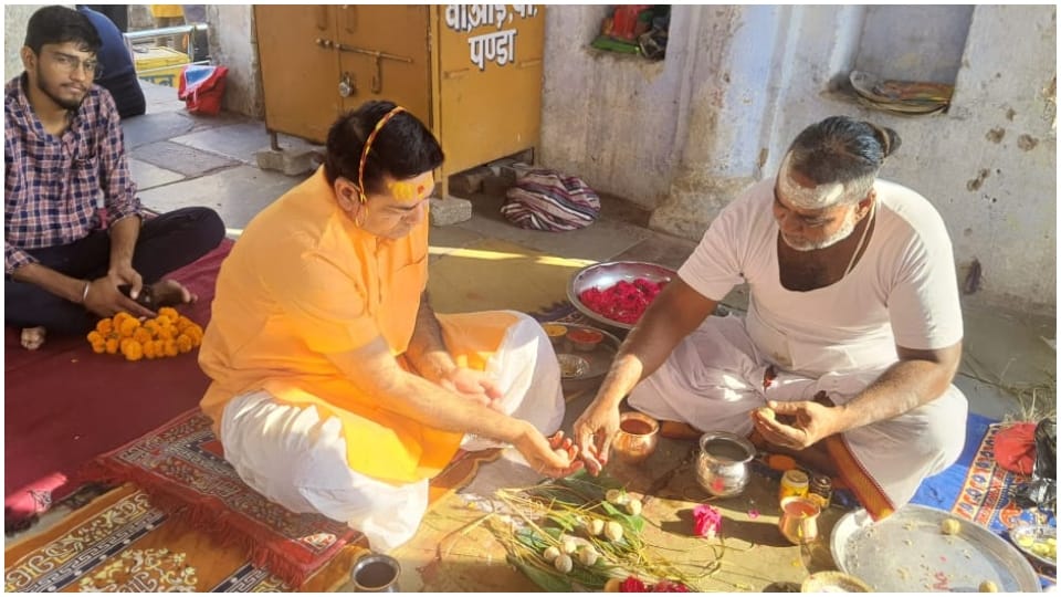 End of Pitru Paksha Pushkar MLA Suresh Singh Rawat performed Pind Daan