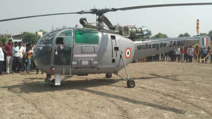 होलागढ़ के पास वायु सेना के हेलीकॉप्टर की हुई आपात लैंडिंग।