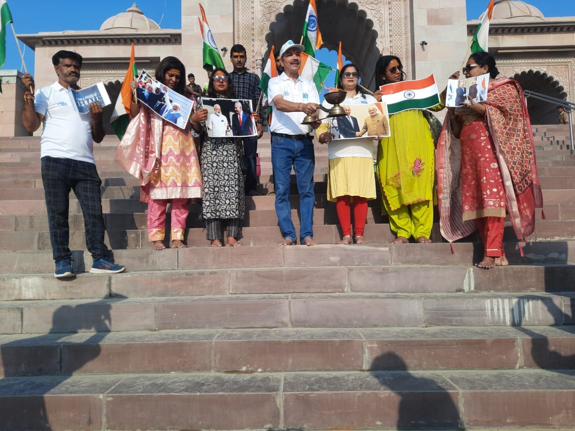 Israel Hamas War: Namami Gange performed special Ganga Aarti at Ganga gate in support of Israel