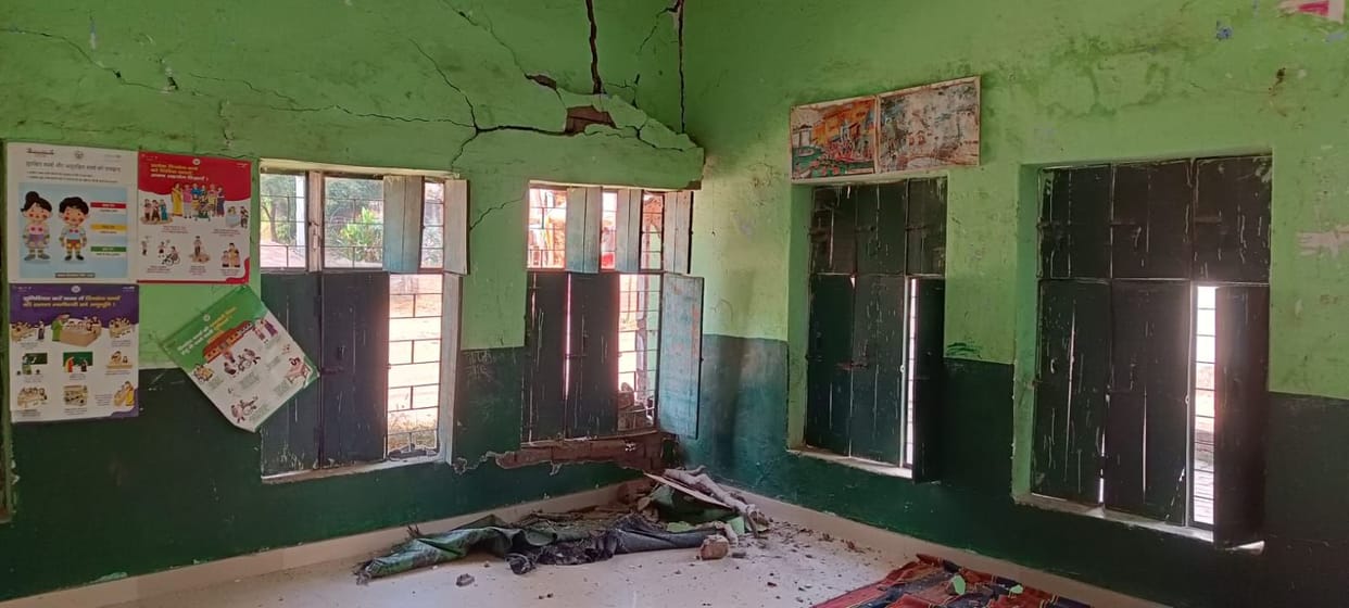 Major accident averted in Auraiya, Speeding truck collides with school wall, fortunately children were not in