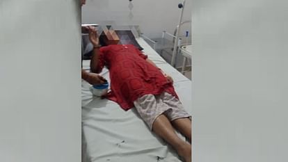 A teenaged girl falls ill in Police chauki in Lucknow.