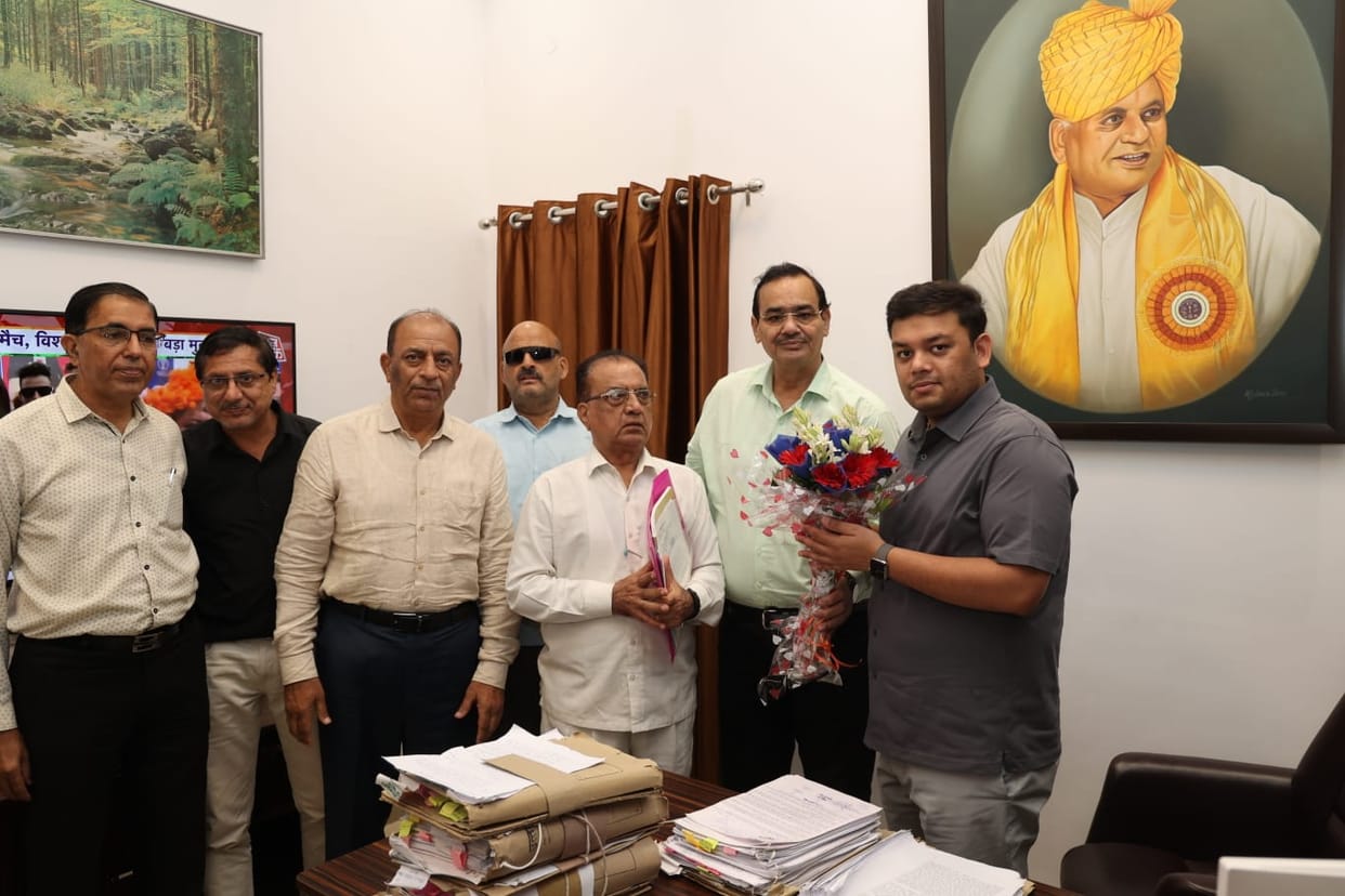 Sindhi Society: Officials met Basic Education Minister