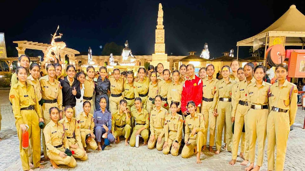 590 military students from across the country saw Mahakal Lok
