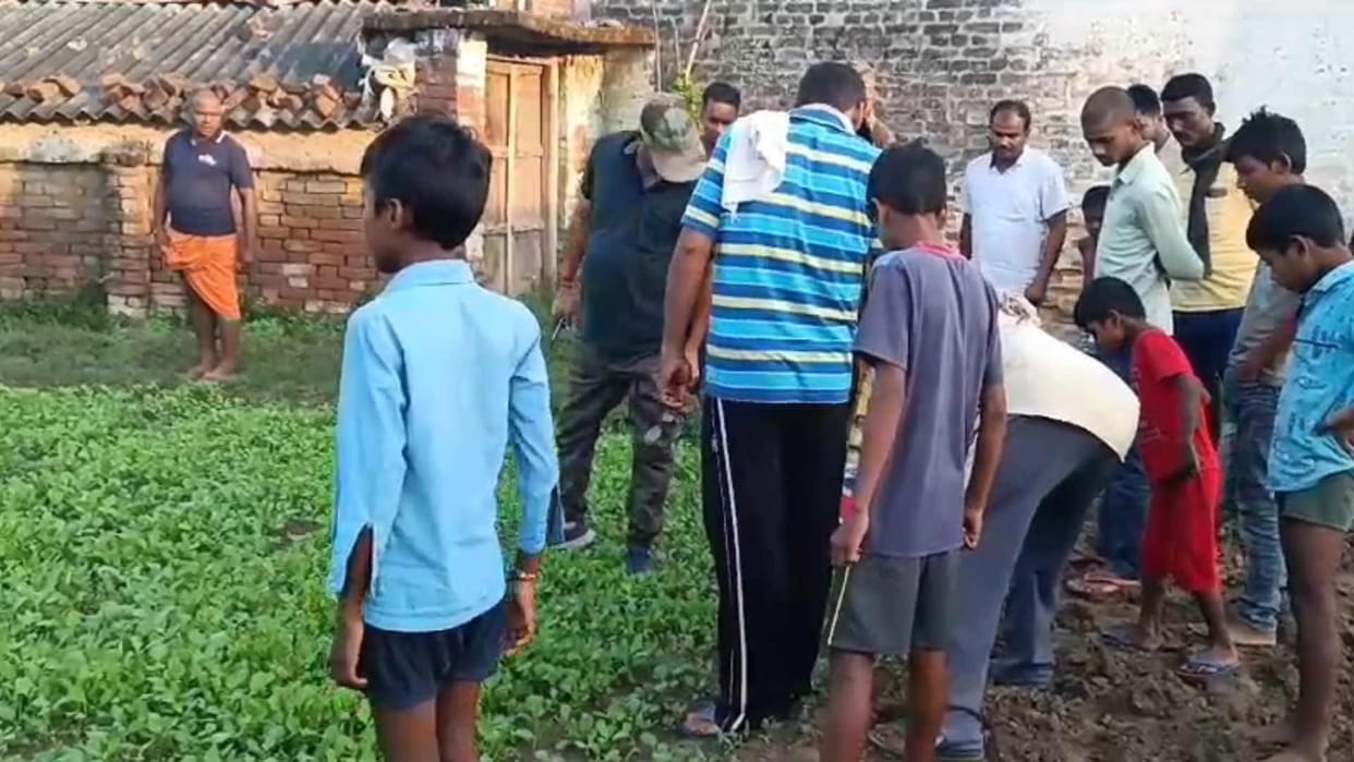 Leopard entered house and attacked Nilgai panic in village