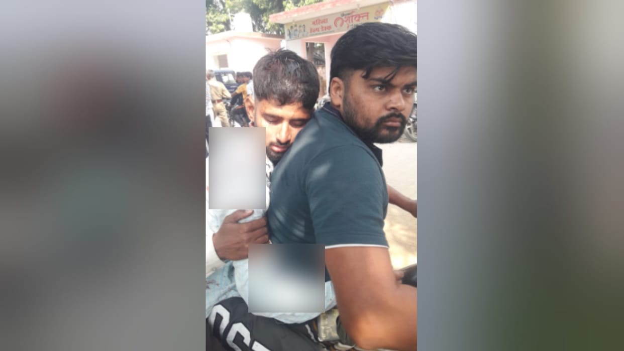 Meerut: fighting between two groups of students outside college in Bahsuma, firing and two youths were injured