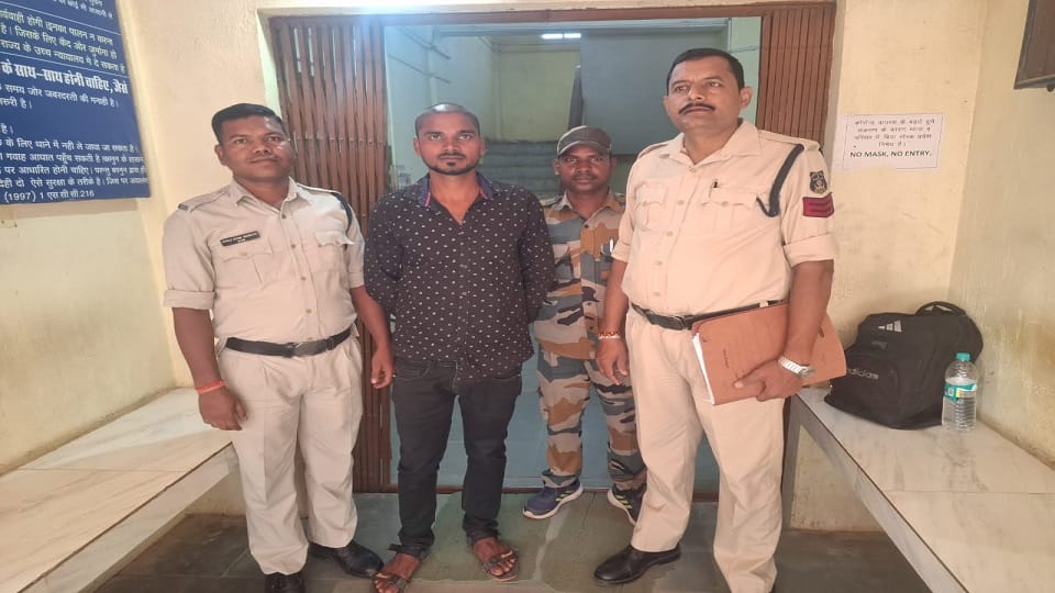 Case of robbing a truck full of rice by beating driver in Balrampur
