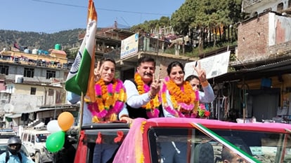 Asian Games: गोल्डन गर्ल्स रितु नेगी व पुष्पा राणा का शिलाई में भव्य स्वागत, बाजार में निकाली रैली Asian Games 2023 India women kabaddi team Captain Ritu Negi and pushpa rana receive warm welcome in shillai