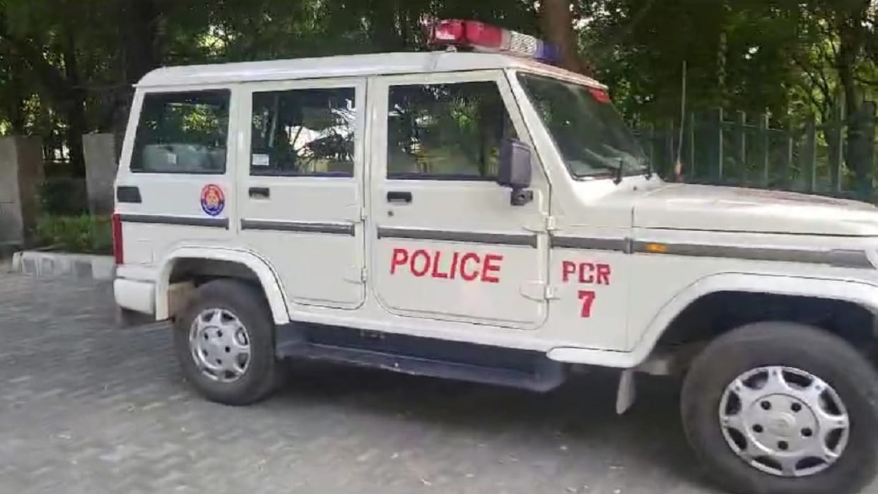 Girl student beaten by boys for protesting against molestation in a school in Noida