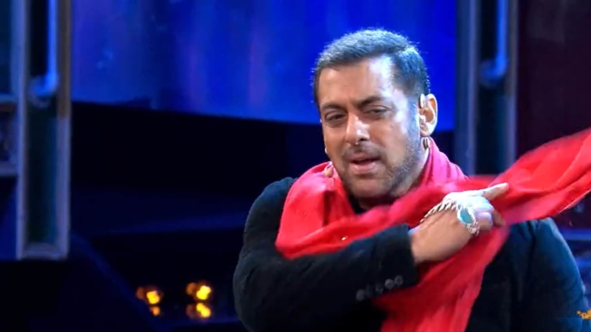 Tiger 3 actor Salman Khan Lift Photos video goes viral on Social Media read details here