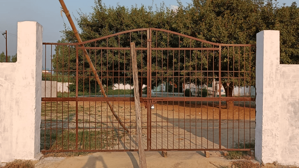 Leopard reached near Ghansurpur primary school in amroha