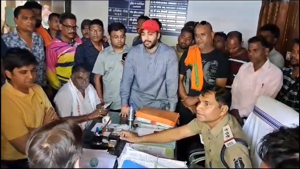 BJP councilor accused the commissioner of assault and abusing in Rajnandgaon