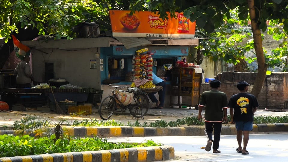 Delhi : People upset due to stoppage of milk supply from DMS