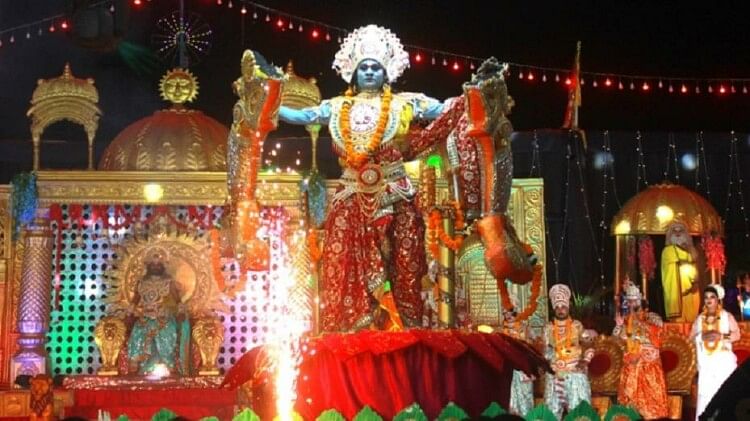 Moradabad Ramlila: रावण-कुंभकरण का बढ़ गया अत्याचार, रामजन्म के बाद आकाश से पुष्पवर्षा, दर्शकों में उत्साह