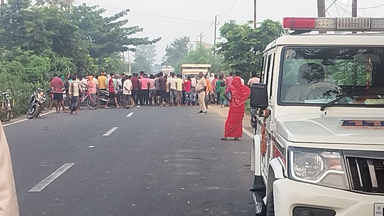A speeding hyva truck crushed a bike riding youth in Banka, he died on the spot