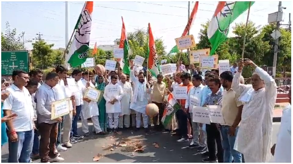 Congress demonstrated in Alwar on ERCP pots broke on the road