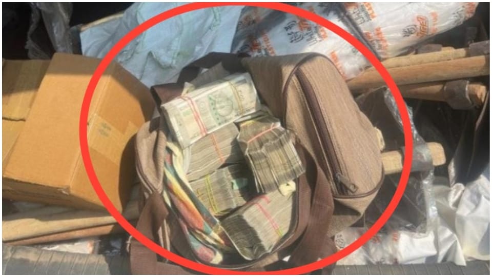 Dausa police seized Rs 18 lakh found from car on Delhi Mumbai Highway