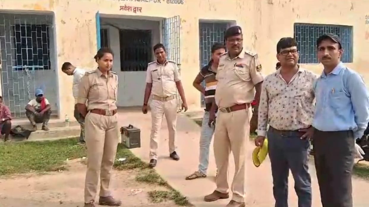 Dead body of girl found in Higher Secondary School in Bhagalpur; Fear of murder after rape
