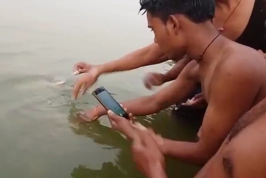 A fair is organized in Betwa to see the amazing fishes in Orai, people come from far and wide during Pitru Pak