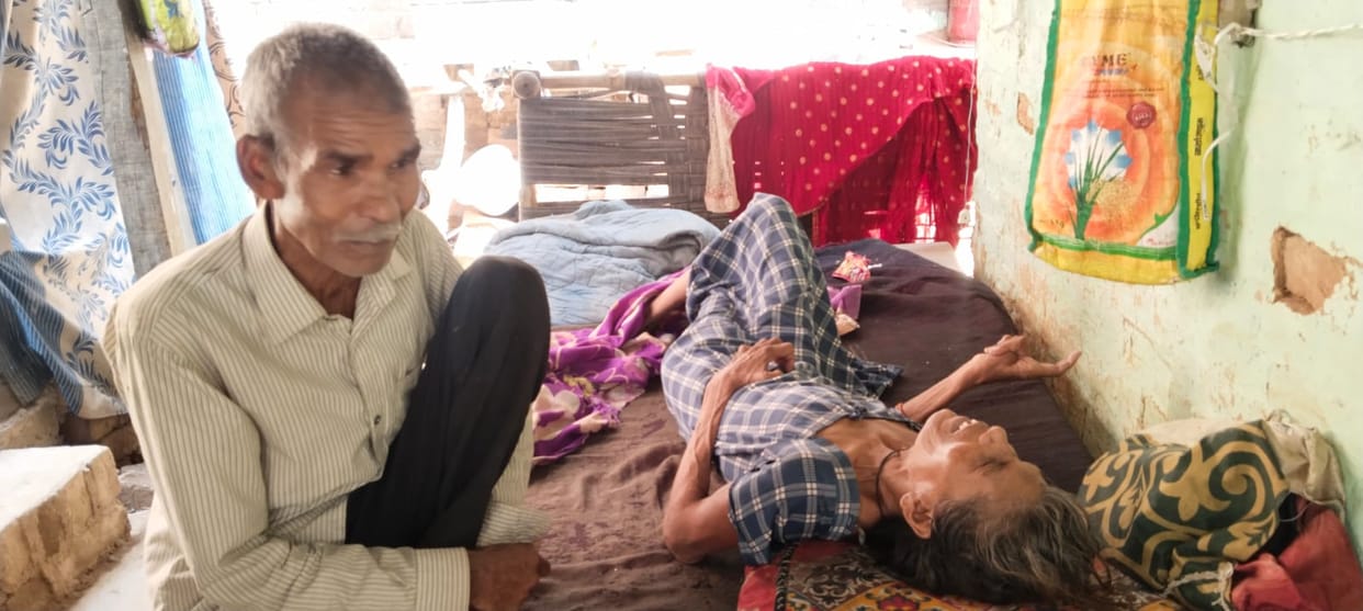 Helpless husband and Tantriks game] Watchman said I had buried the ring in the field, now my wife is dying bit