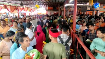 Worship of Goddess Bhagwati started with installation of Kalash, devotees gathered in the temples of Maa Durga