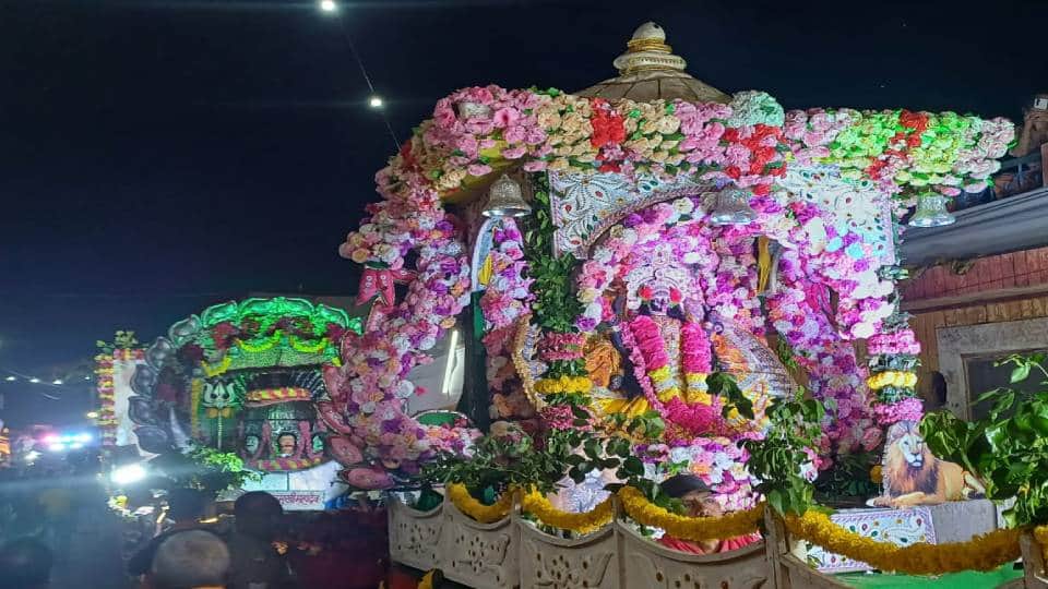 Ram Baraat was organized in Mathura crowd of people gathered to see it