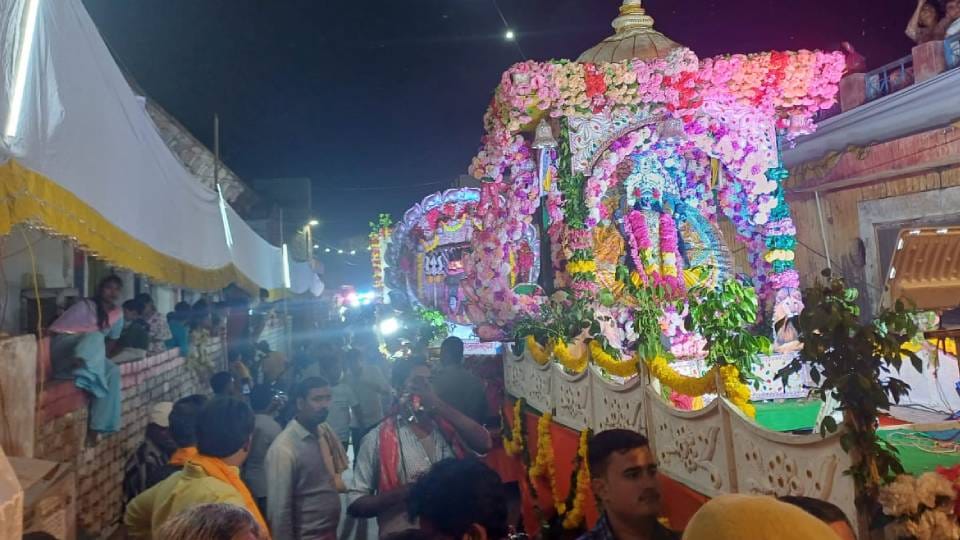 Ram Baraat was organized in Mathura crowd of people gathered to see it
