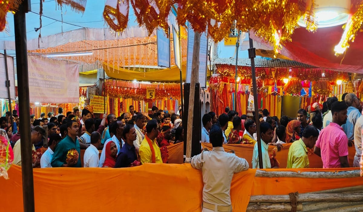 Navratri Devotees gathered in Vindhya Dham on fourth day of three including two girls remained unconsciou