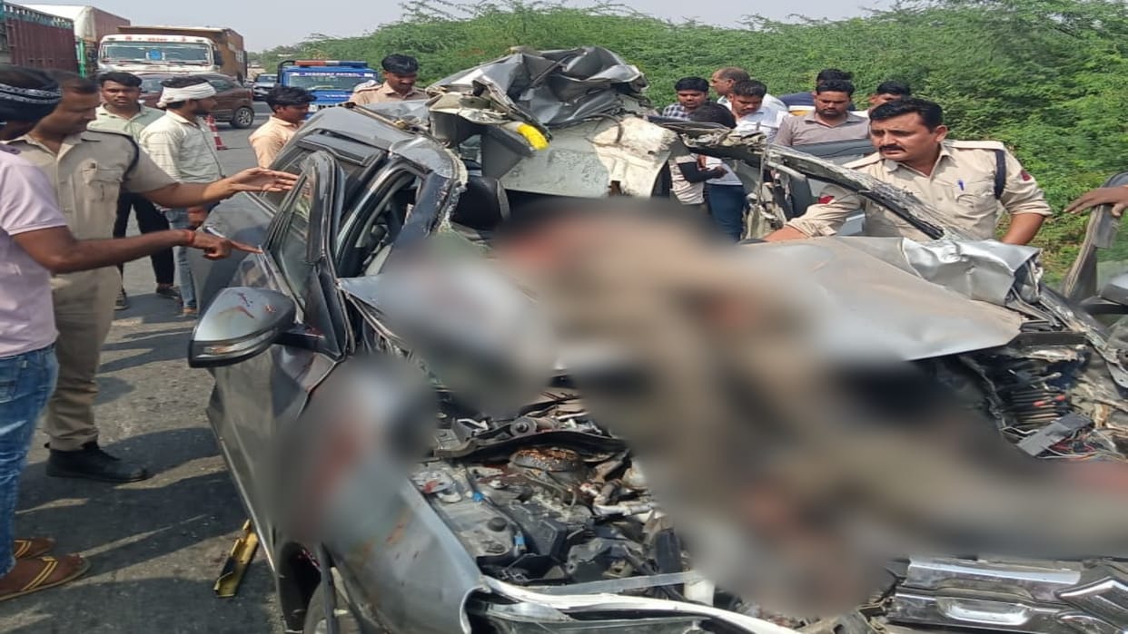 Morena Road Accident Fierce collision between car and tractor three laborers Died two injured