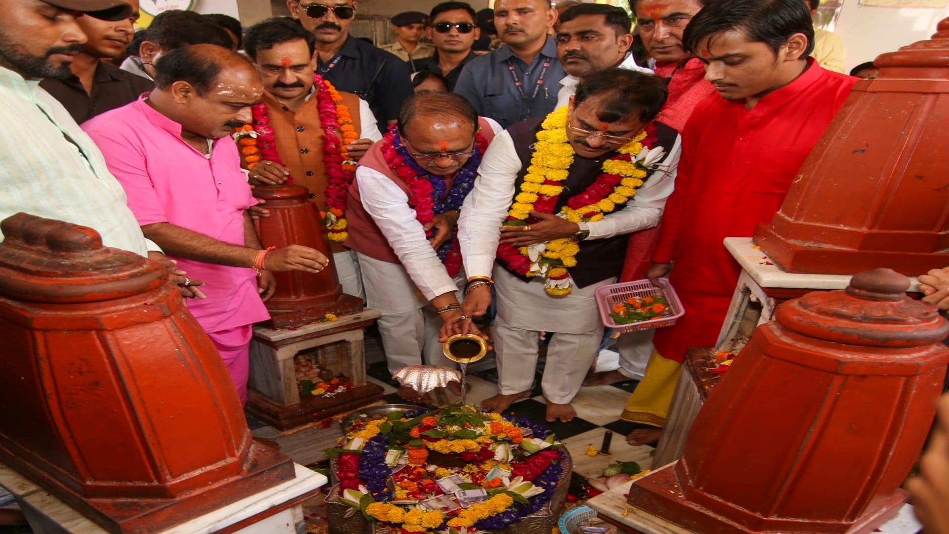 पीतांबरा माई के आंगन में CM शिवराज