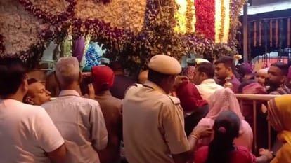 devotees pay obeisance at mata chintpurni Temple on the first day of Shardiya Navratri