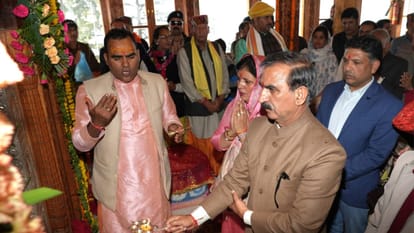 CM Thakur Sukhvinder Singh Sukhu pays obeisance at Tara Devi Temple on Shardiya Navratri